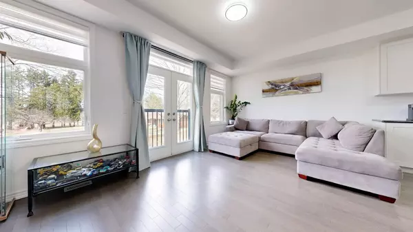76 Puisaya DR, Richmond Hill, ON L4E 1L2