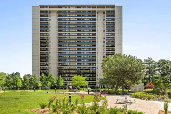 812 Burnhamthorpe RD #306, Toronto W08, ON M9C 4W1