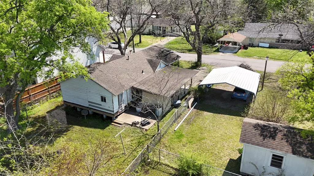 903 E 10th Street, Bonham, TX 75418