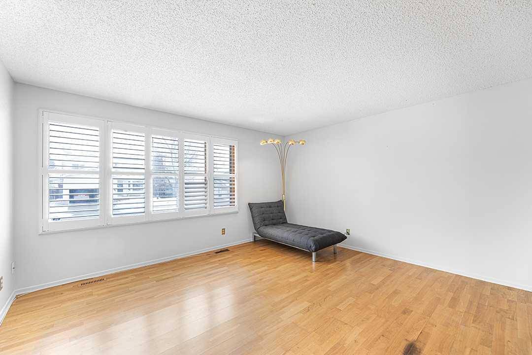Calgary, AB T2Y 2E1,95 Millrise DR SW
