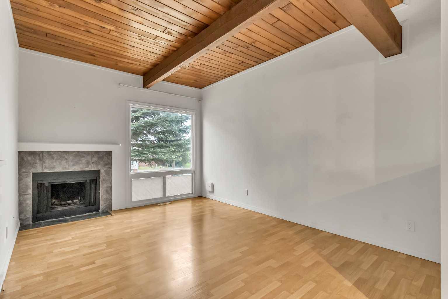 Calgary, AB T1Y 2R6,301 Pinemont Gate Northeast