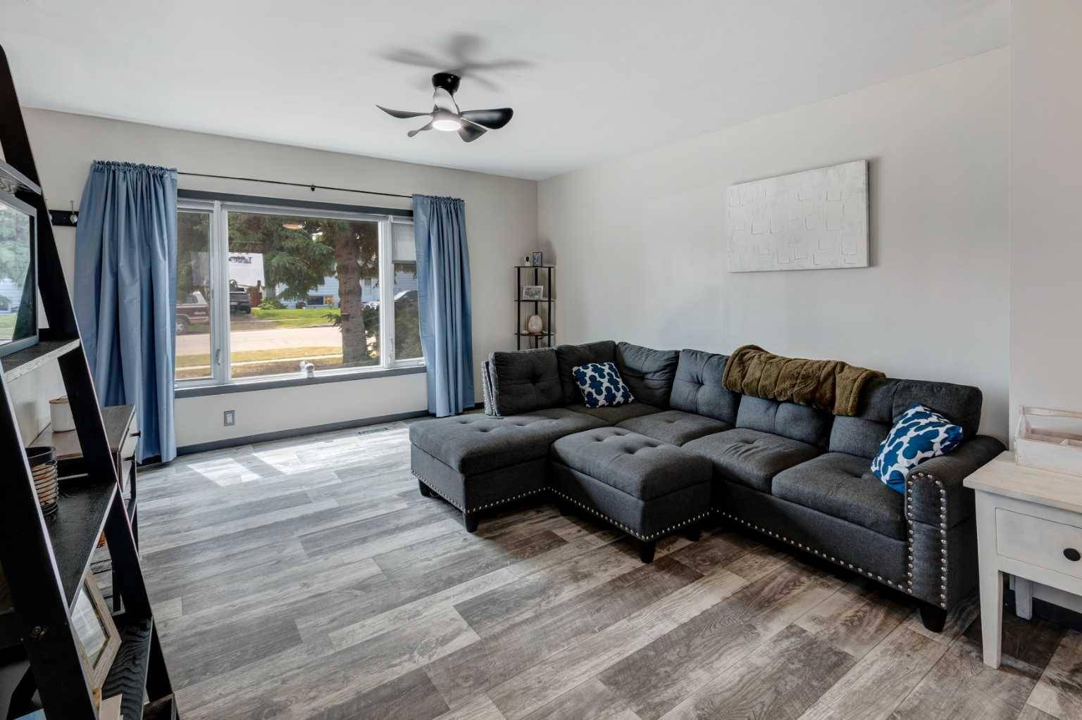 Crossfield, AB T0M0S0,1114 Hammond AVE