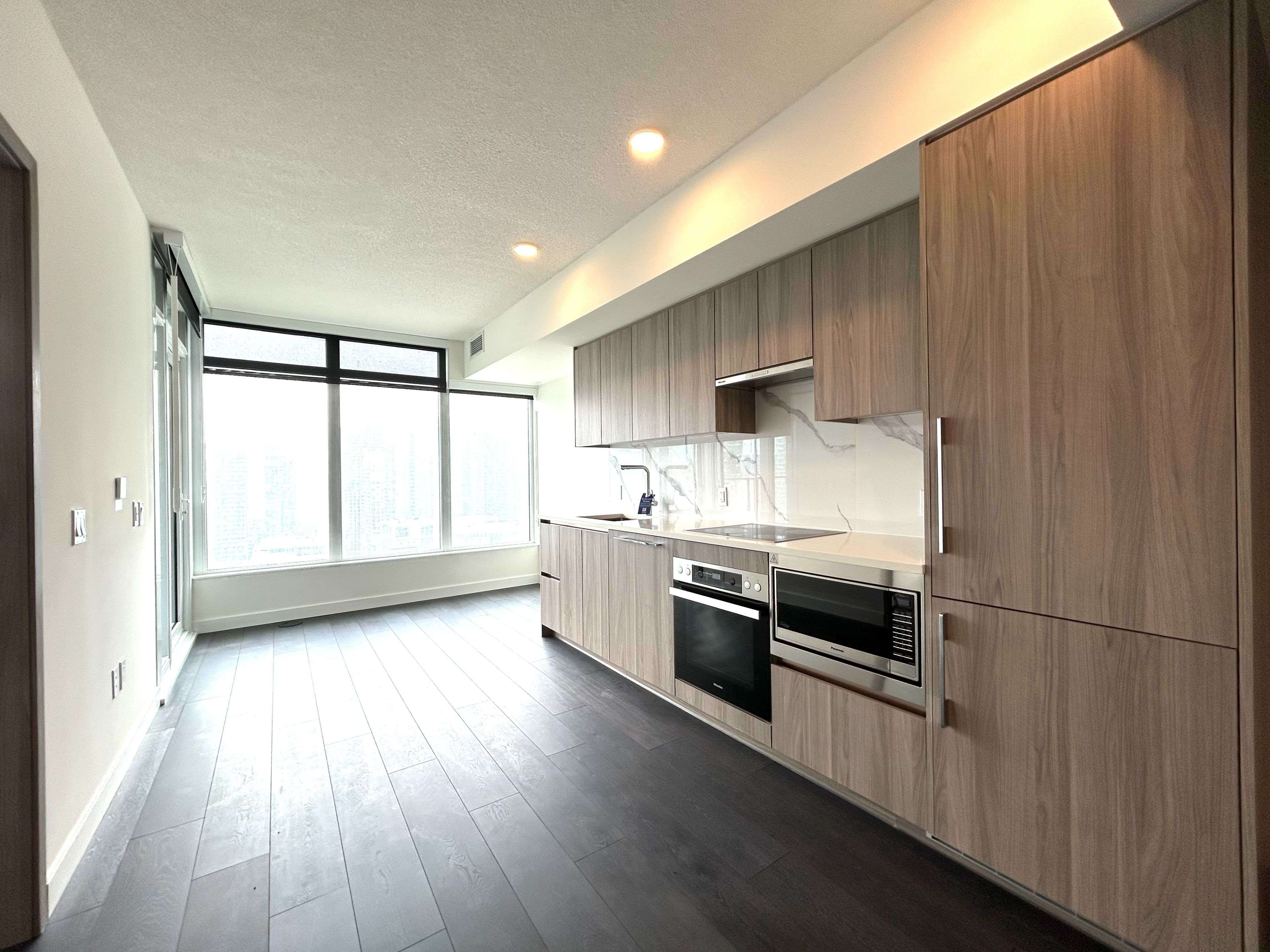 1 Concord Cityplace WAY #3701, Toronto C01, ON M5V 0X3