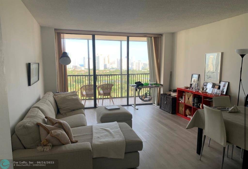 Aventura, FL 33180,20301 W Country Club Dr  #2025
