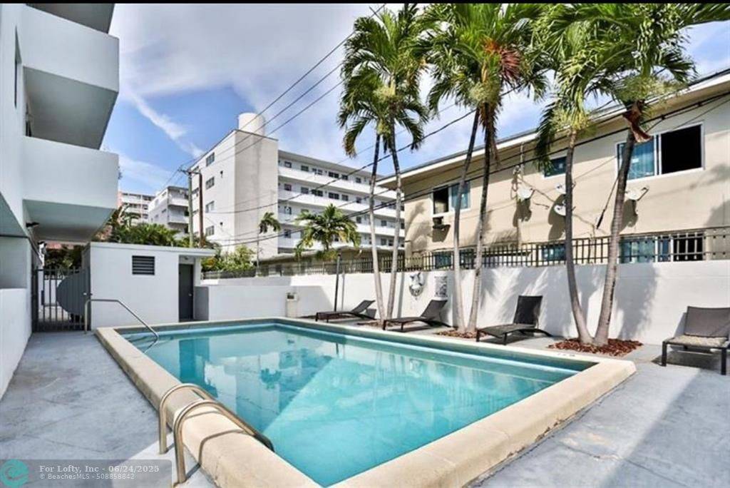 Miami Beach, FL 33139,1605 Bay Rd  #304