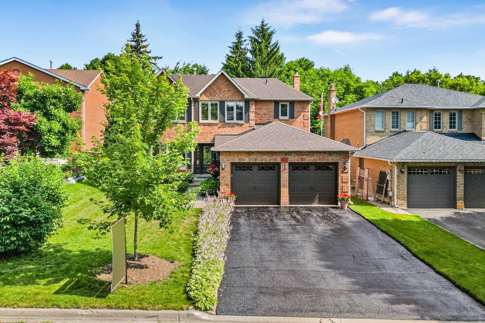 Aurora, ON L4G 4T8,48 Lanewood DR