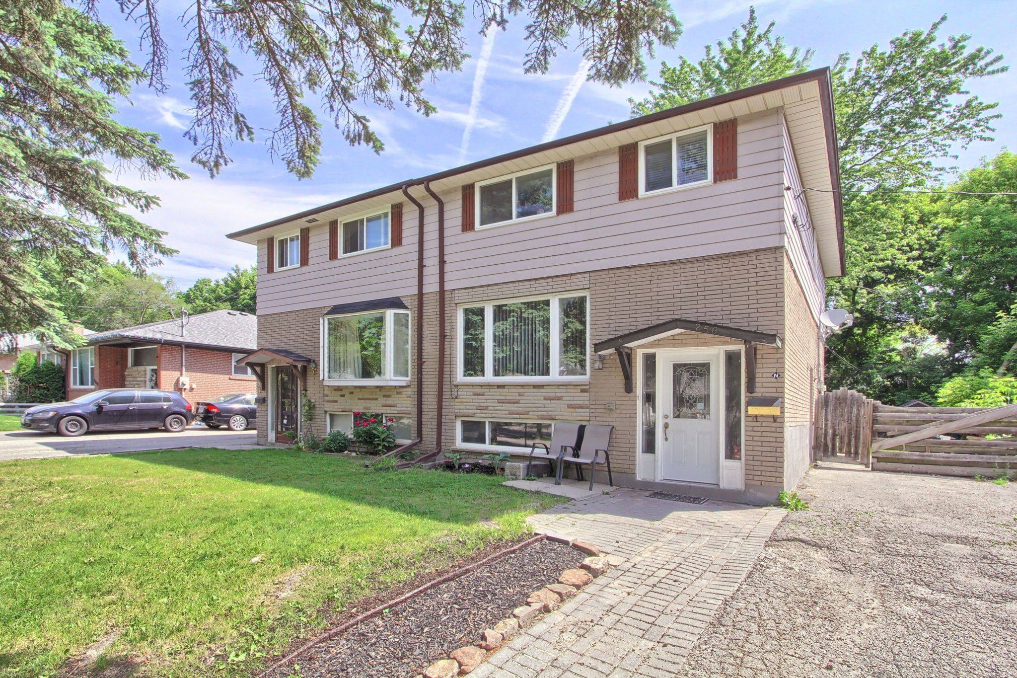 Newmarket, ON L3Y 2S6,256 Penn Ave AVE
