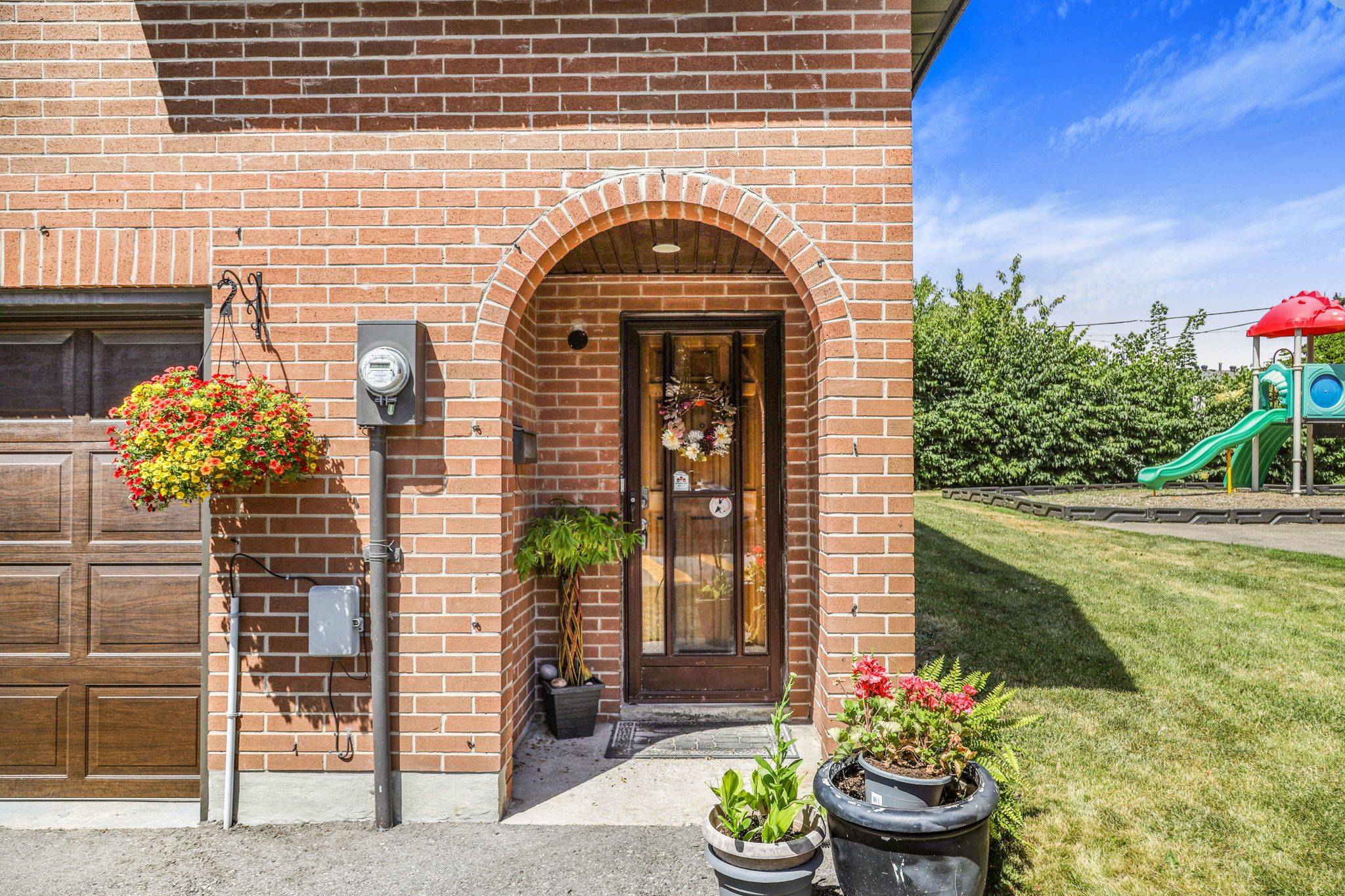 Brampton, ON L6T 1W7,136 Darras CT