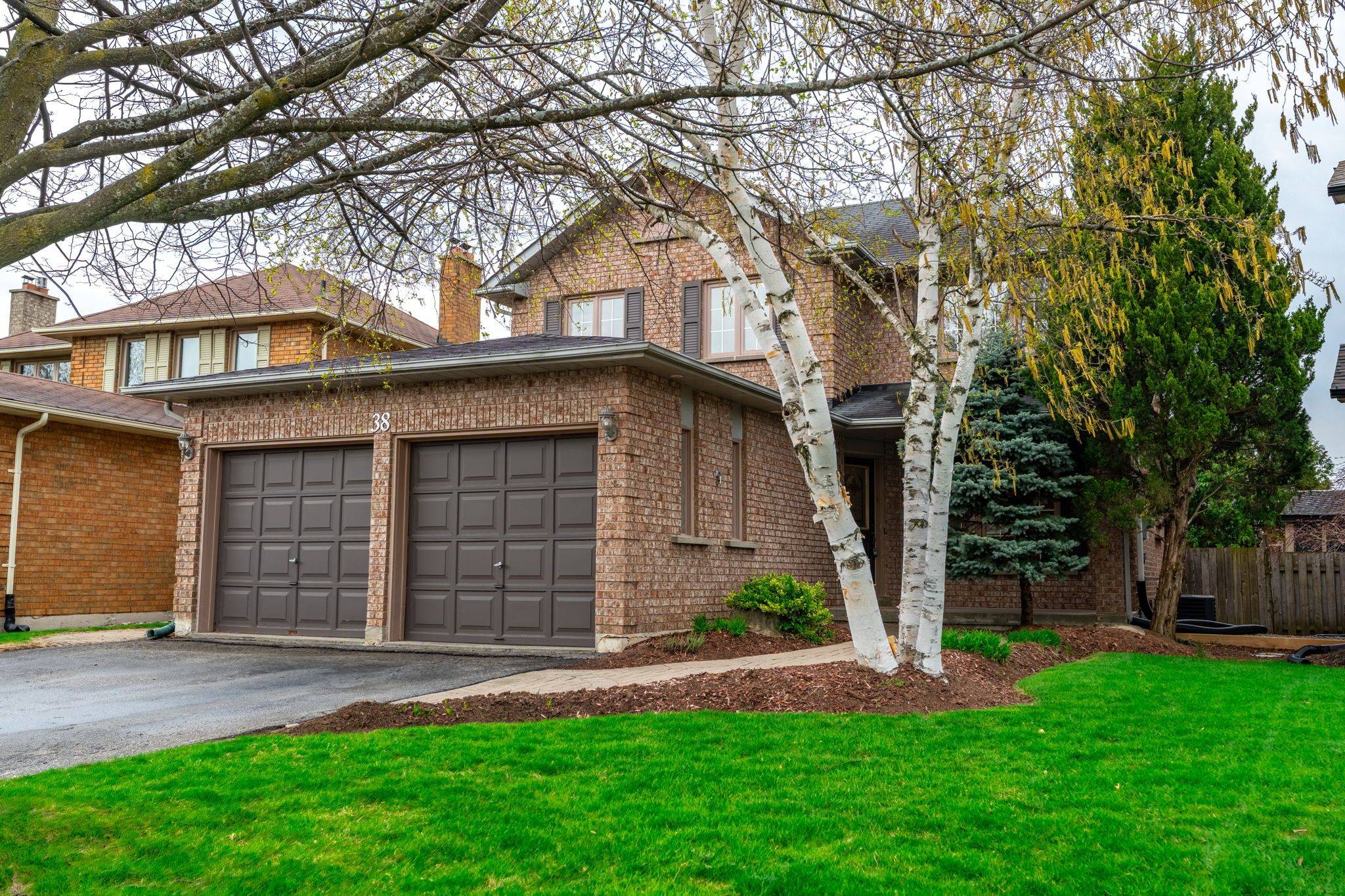 38 Fellowes CRES, Hamilton, ON L8B 0M3