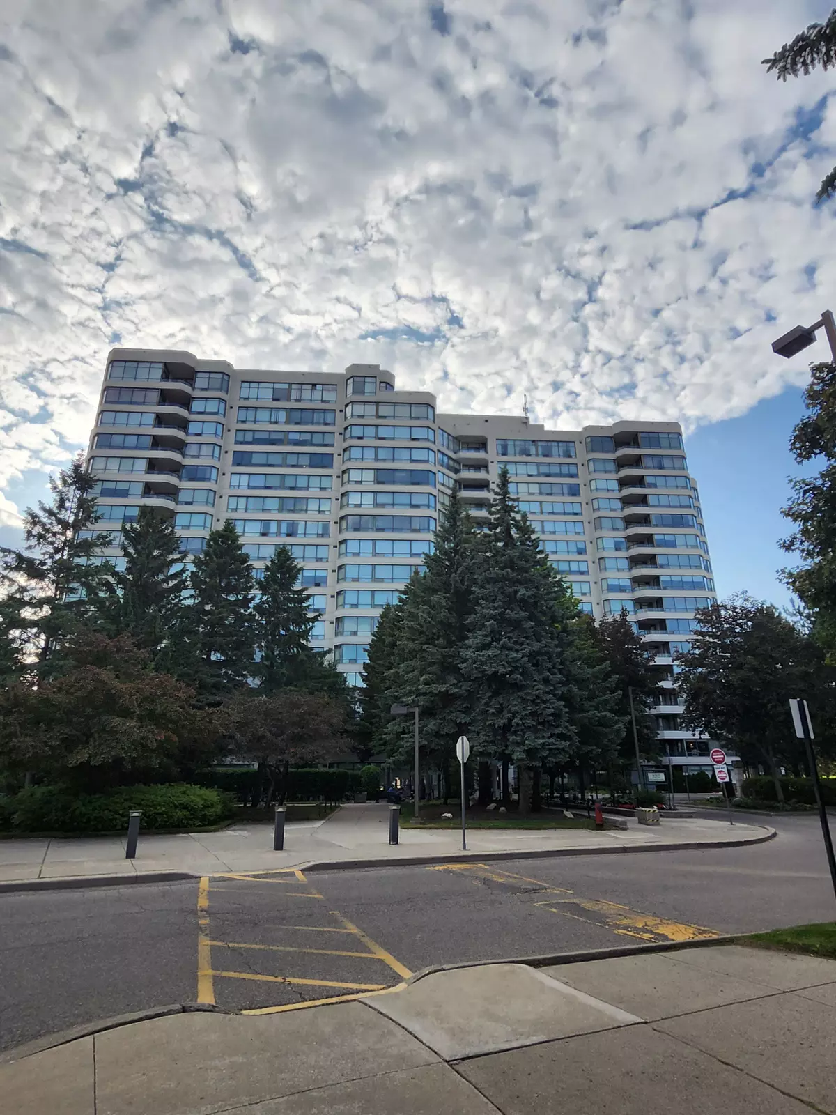 Vaughan, ON L4J 7W9,120 Promenade CIR #910