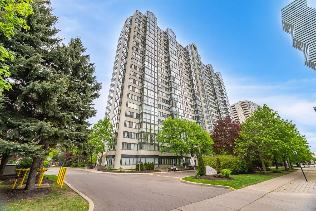 Mississauga, ON L5B 3W4,350 Webb DR #306