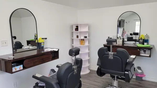 London South, ON N6J 1E9,282 Springbank DR