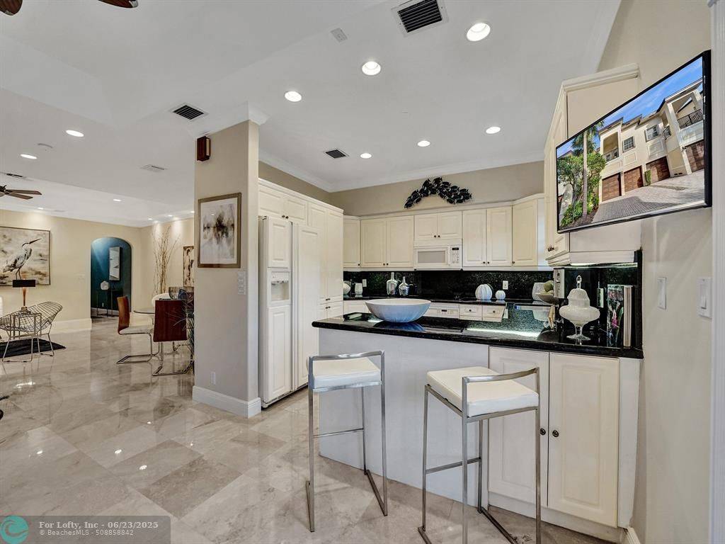 Fort Lauderdale, FL 33301,368 NE 7th Ave