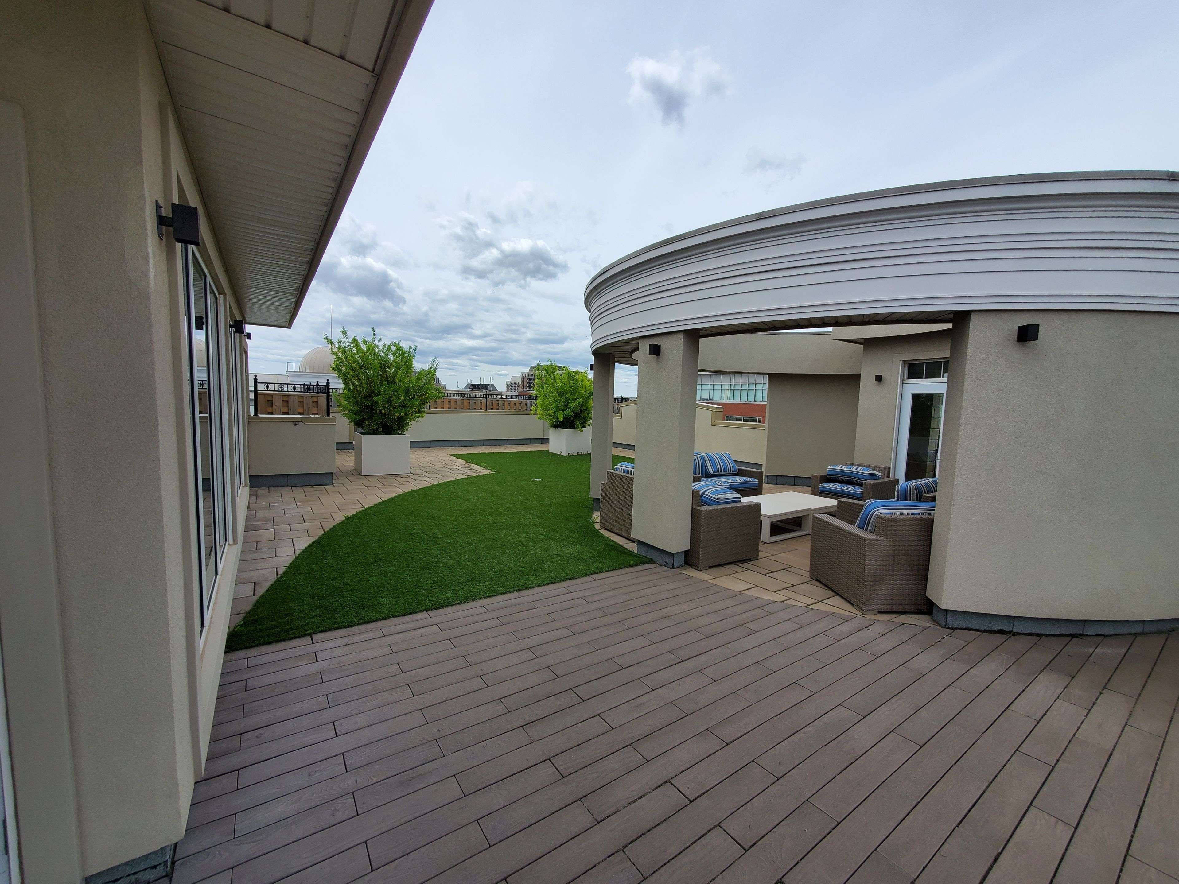 Oakville, ON L6H 7S8,216 Oak Park BLVD ##336