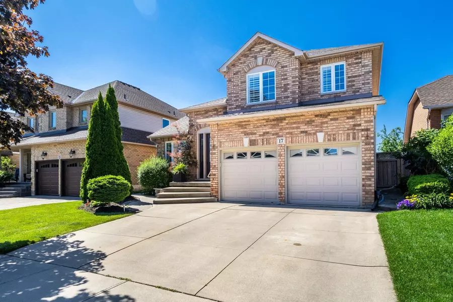 17 Hillgarden DR, Hamilton, ON L8J 3R3