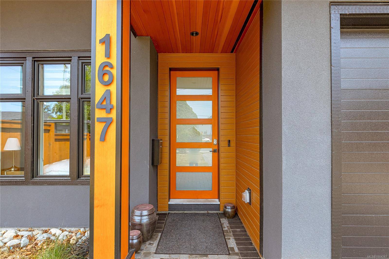 Saanich, BC V8N 4M8,1647 Kenmore Rd