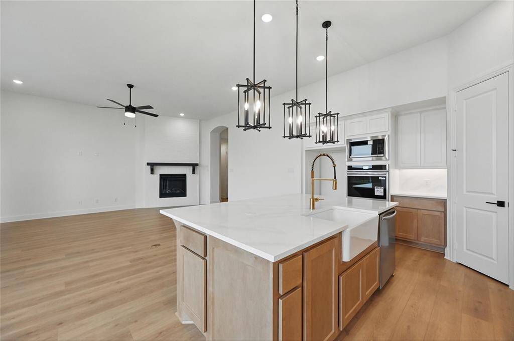 Waxahachie, TX 75167,557 Flint Road