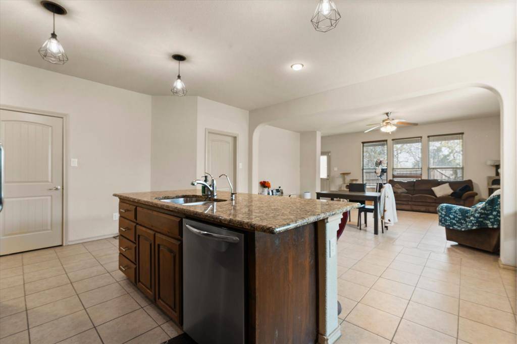 Azle, TX 76020,1313 MEADOWLAKES Drive