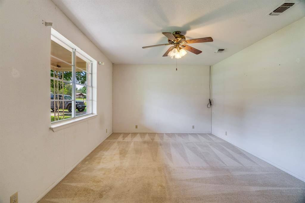Blossom, TX 75416,1025 E Fairview