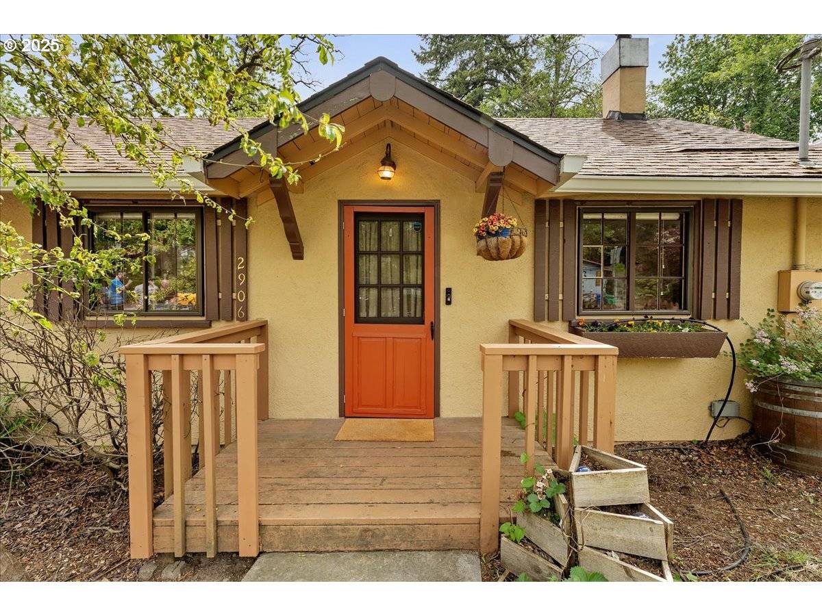 2906 SW SPRING GARDEN ST, Portland, OR 97219