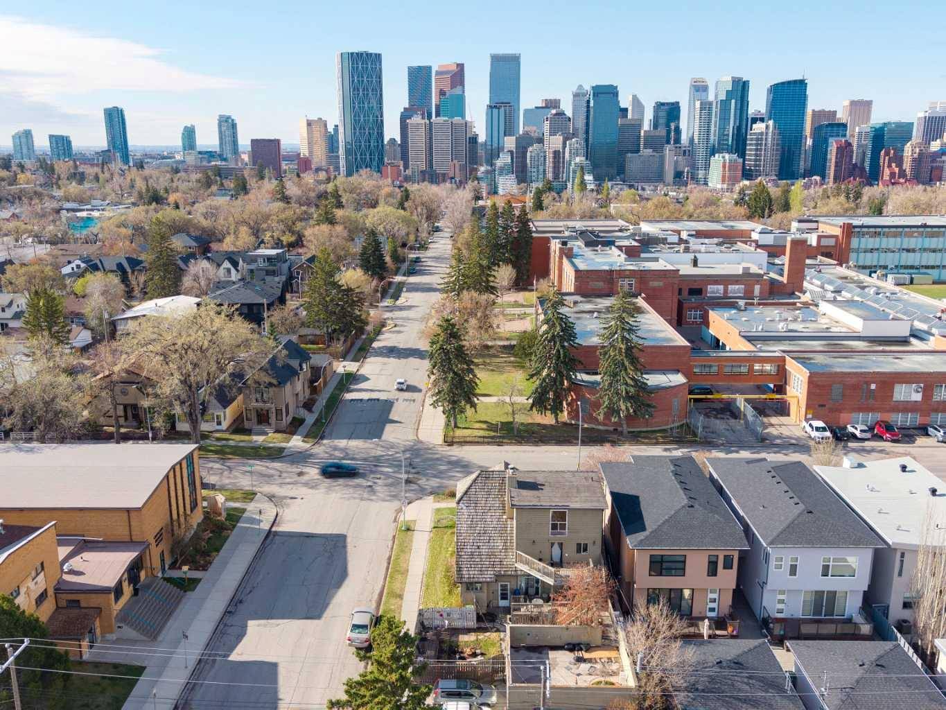 Calgary, AB T2M 0B8,202 11 AVE NW