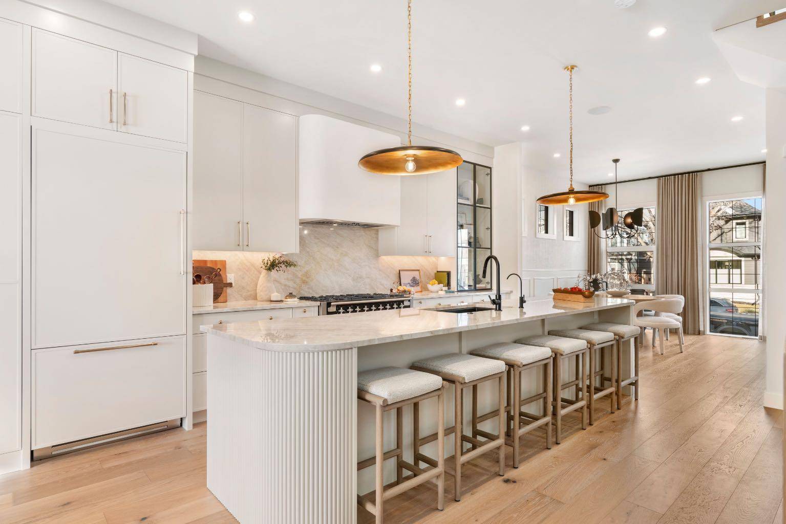 Calgary, AB T2T 2T3,1904 48 AVE SW