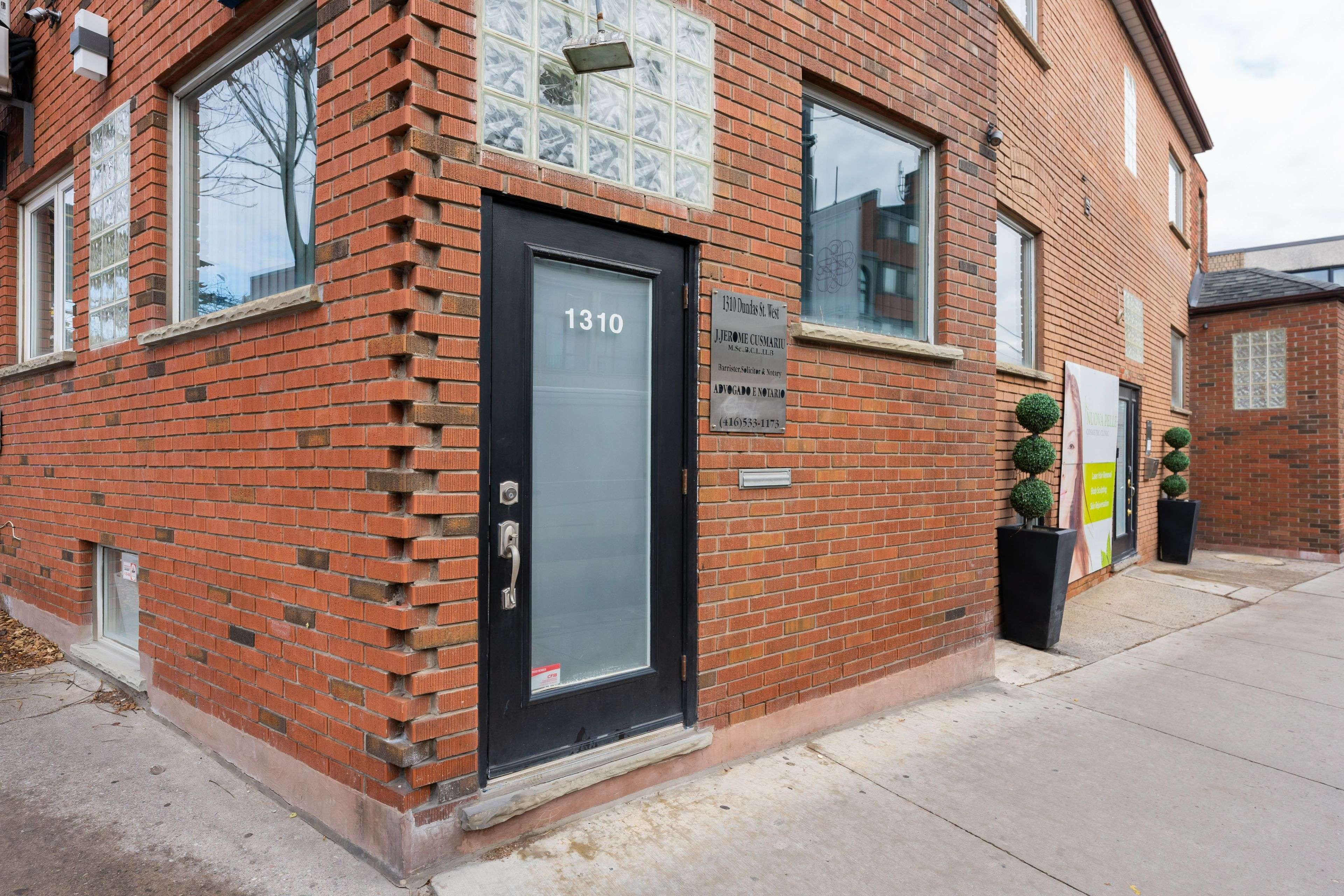 Toronto C01, ON M6J 1Y1,1310 Dundas ST W #Main Floor