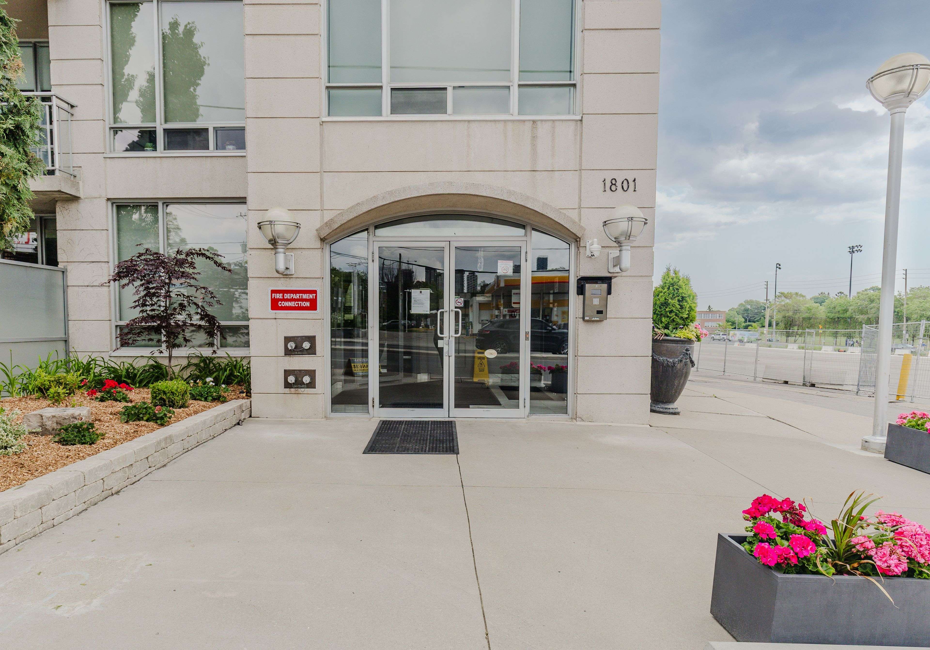 Toronto C11, ON M5G 2G4,1801 Bayview AVE E #511