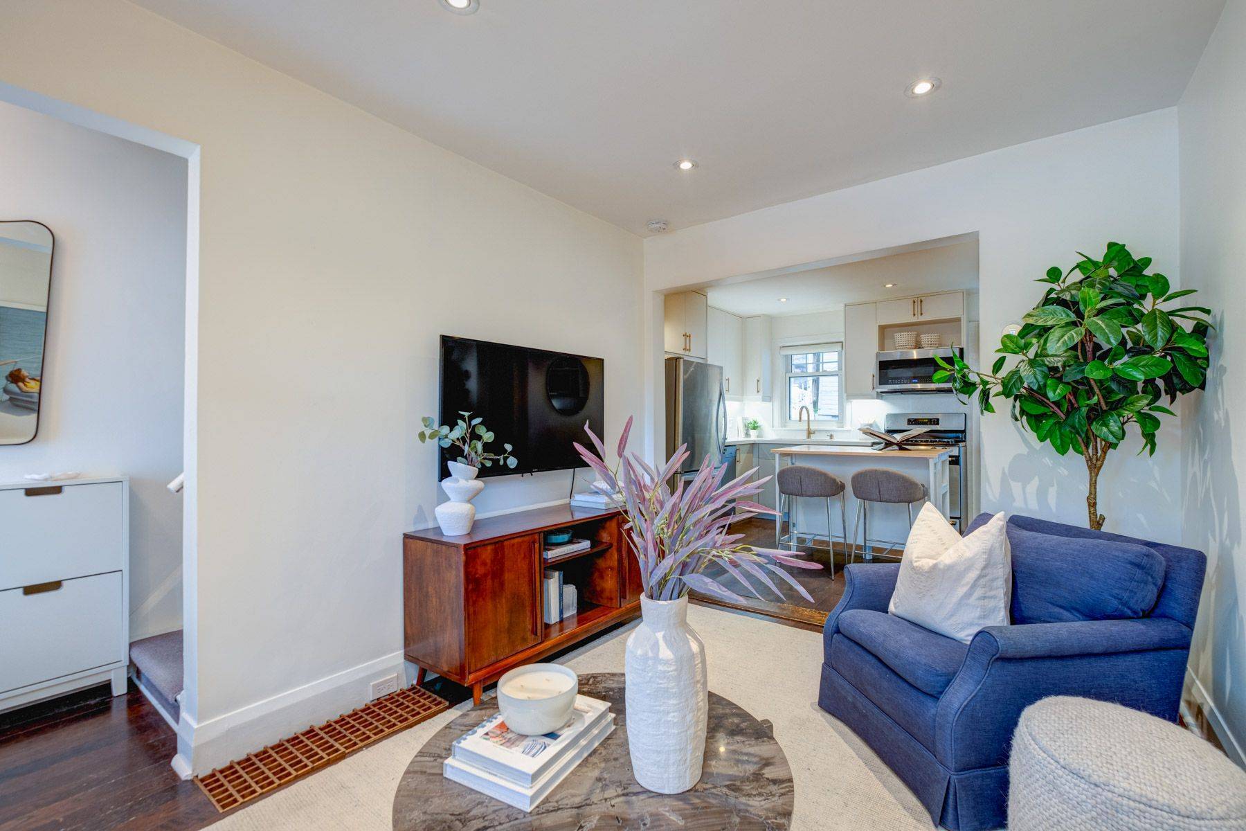 Toronto E02, ON M4L 3S2,167 Elmer AVE