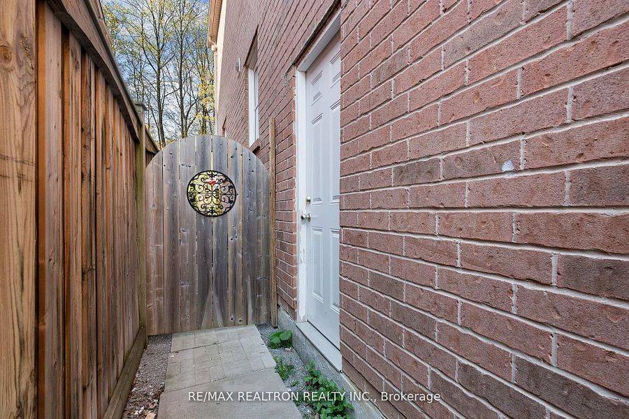 Newmarket, ON L3X 3J7,355 Cheryl Mews BLVD