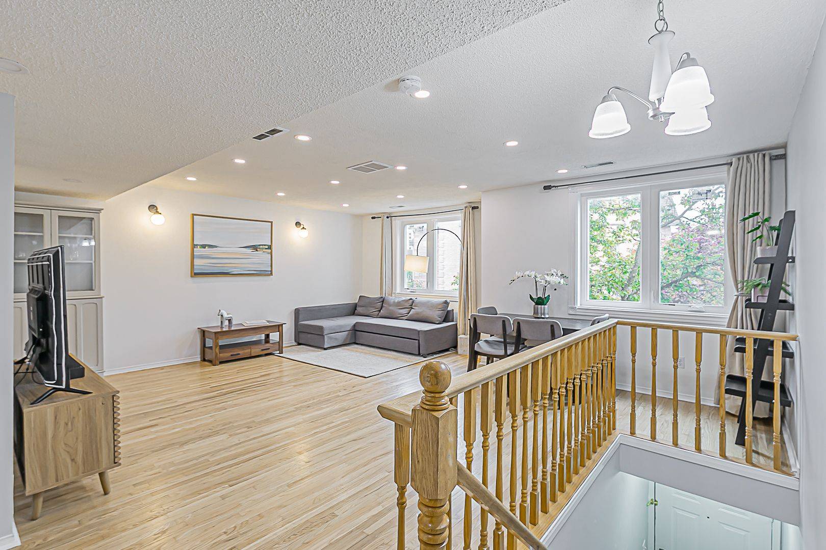 Richmond Hill, ON L4C 0H9,75 Weldrick RD E #403
