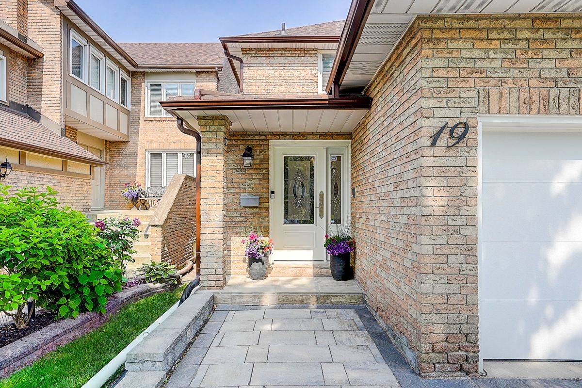 Vaughan, ON L4J 3J8,19 Esther CRES