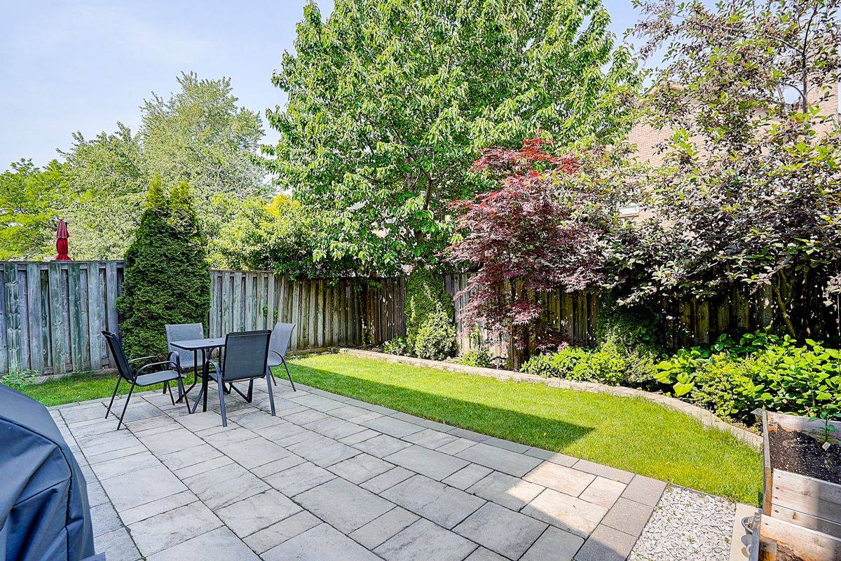 Vaughan, ON L4J 3J8,19 Esther CRES