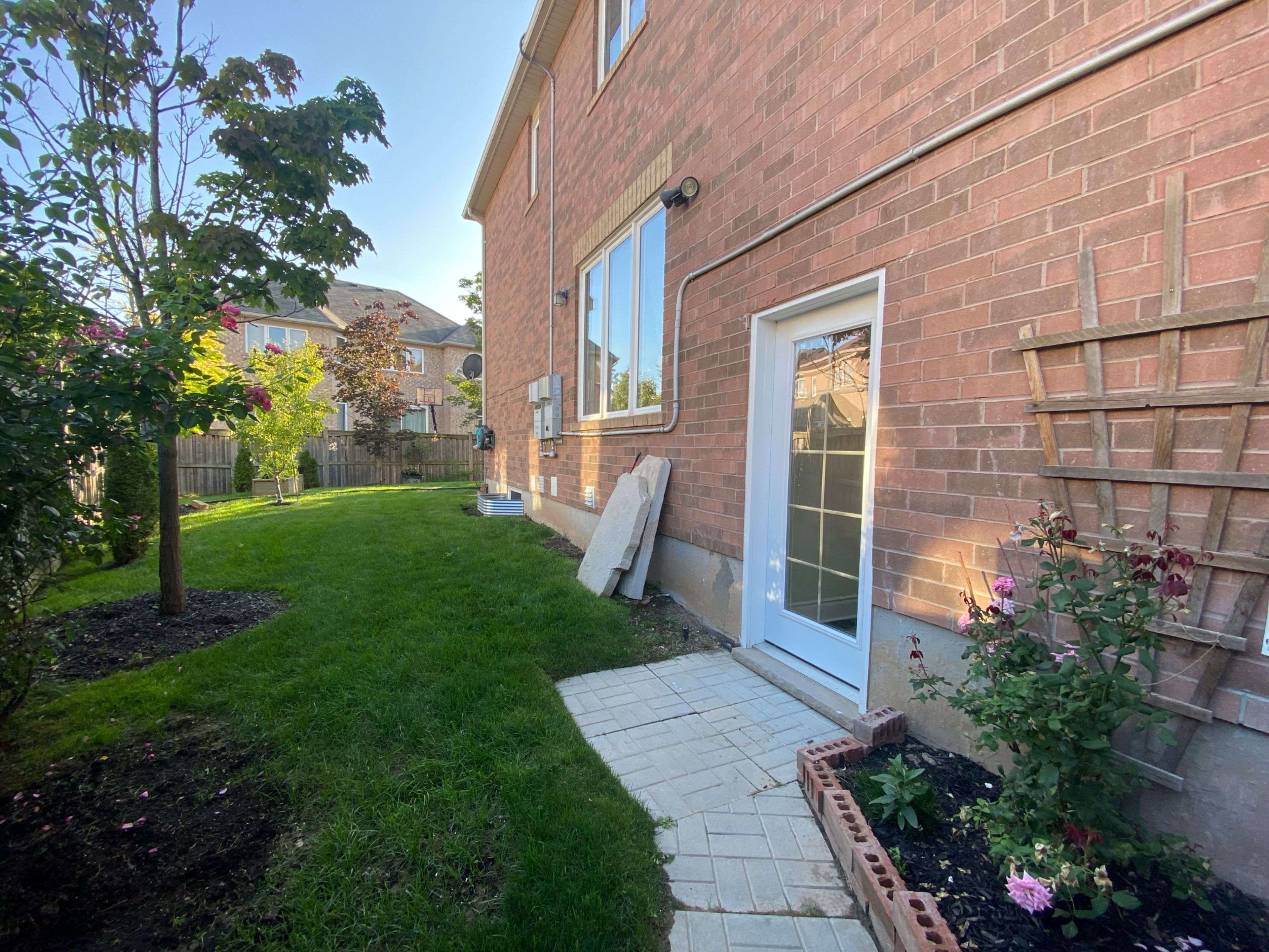 Milton, ON L9T 7N3,468 Jelink TER #Bsmt