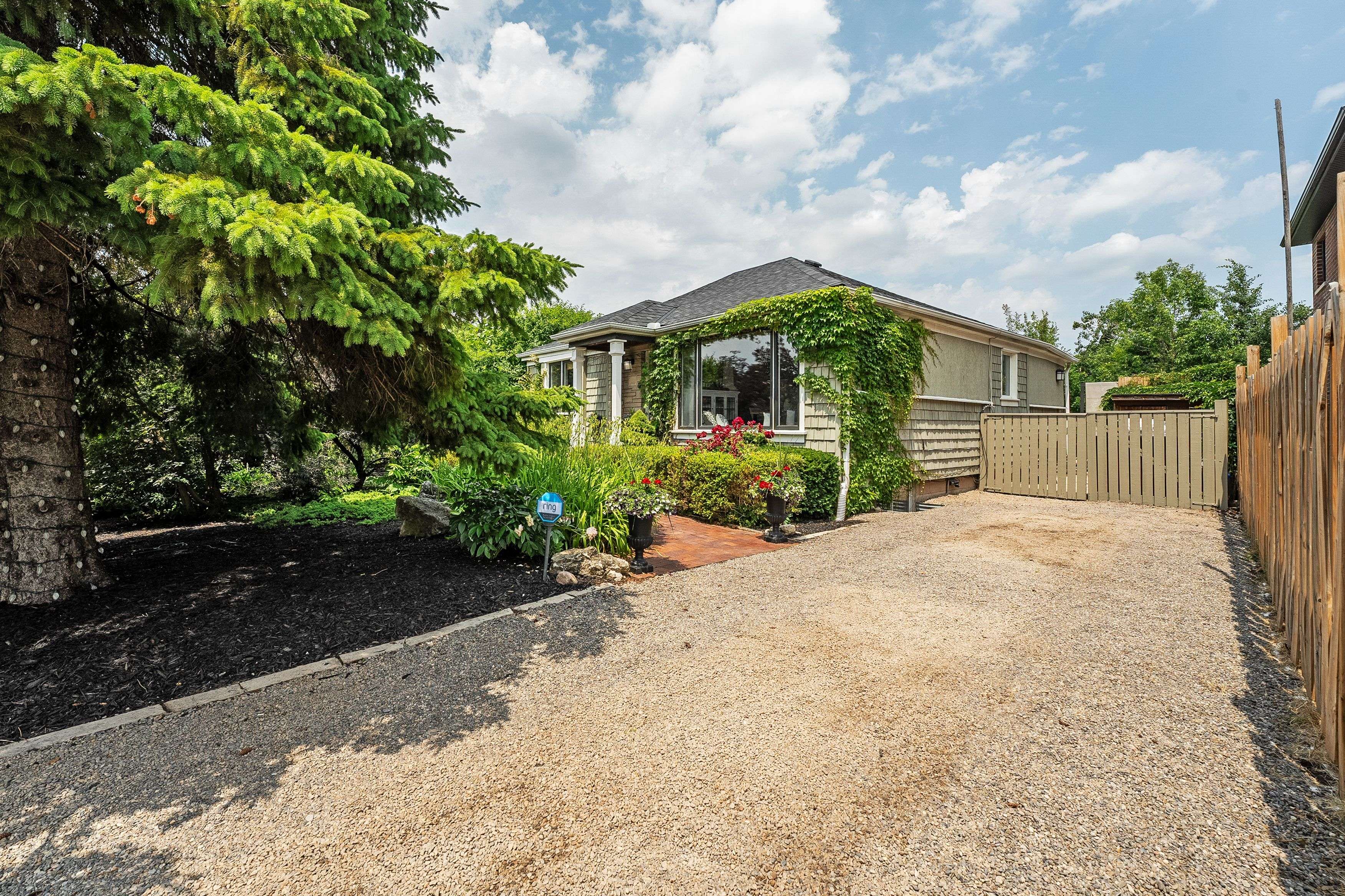 Oakville, ON L6H 2A7,1089 Churchill AVE