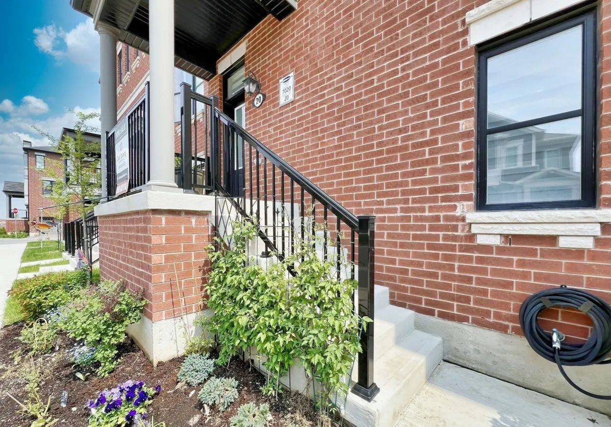 Milton, ON L9E 1S9,975 Whitlock AVE #20