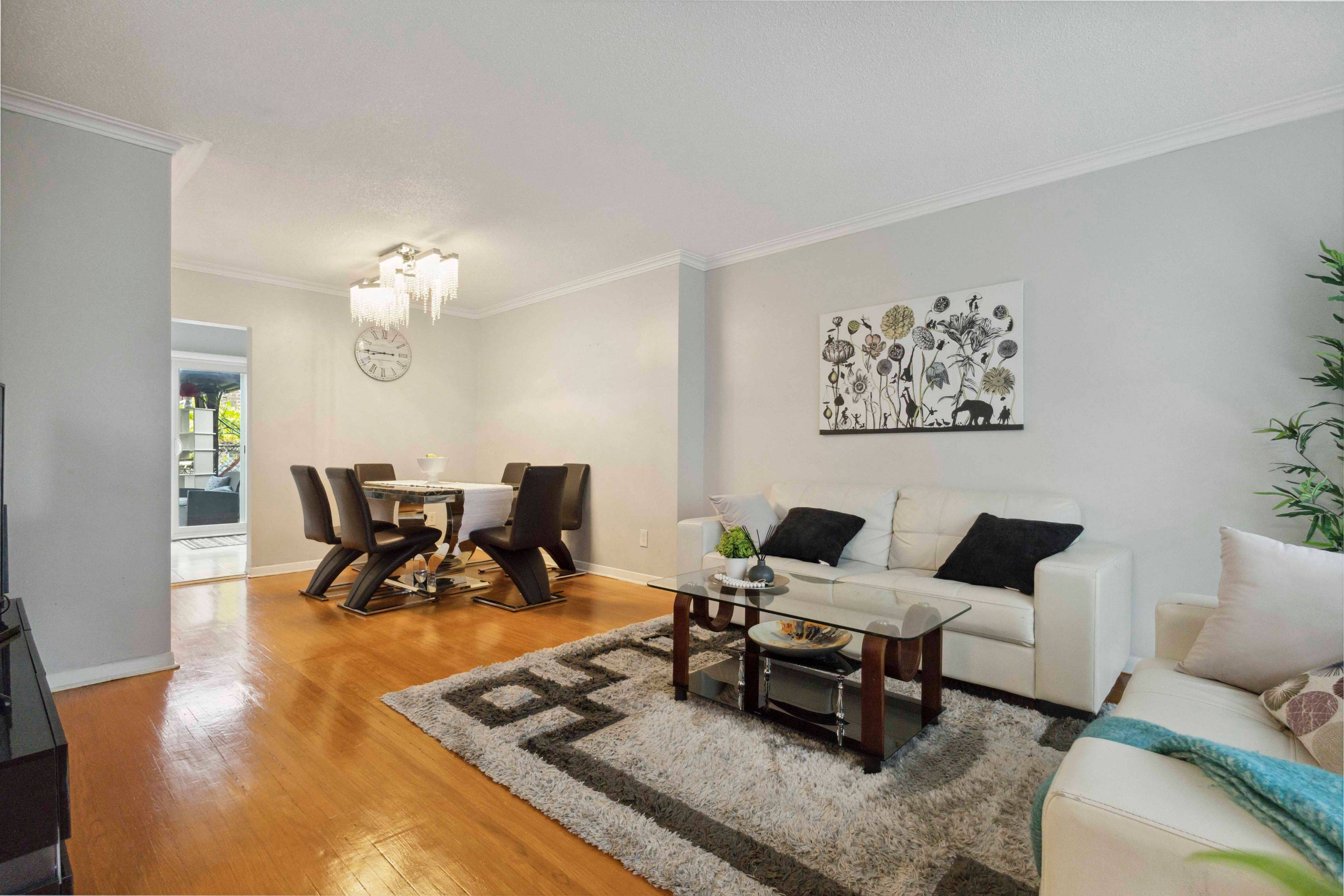 Toronto W05, ON M9L 2G1,102 Elnathan CRES