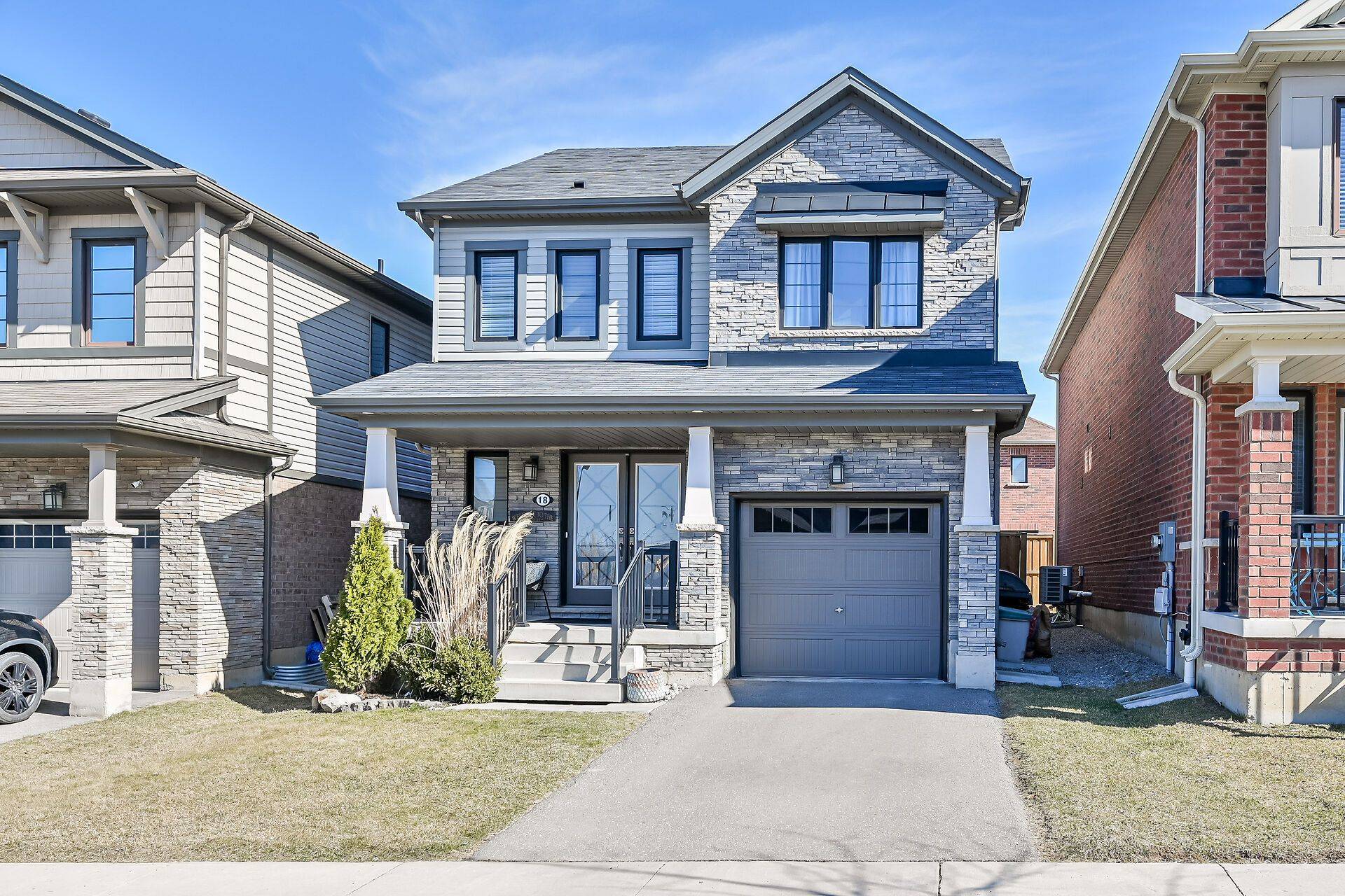 18 Scarletwood ST, Hamilton, ON L8J 0K8
