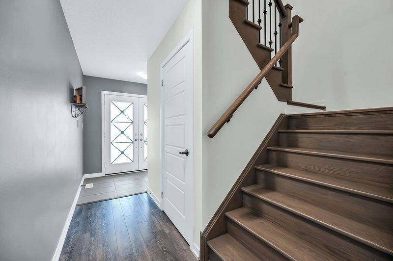 Hamilton, ON L8J 0K8,18 Scarletwood ST