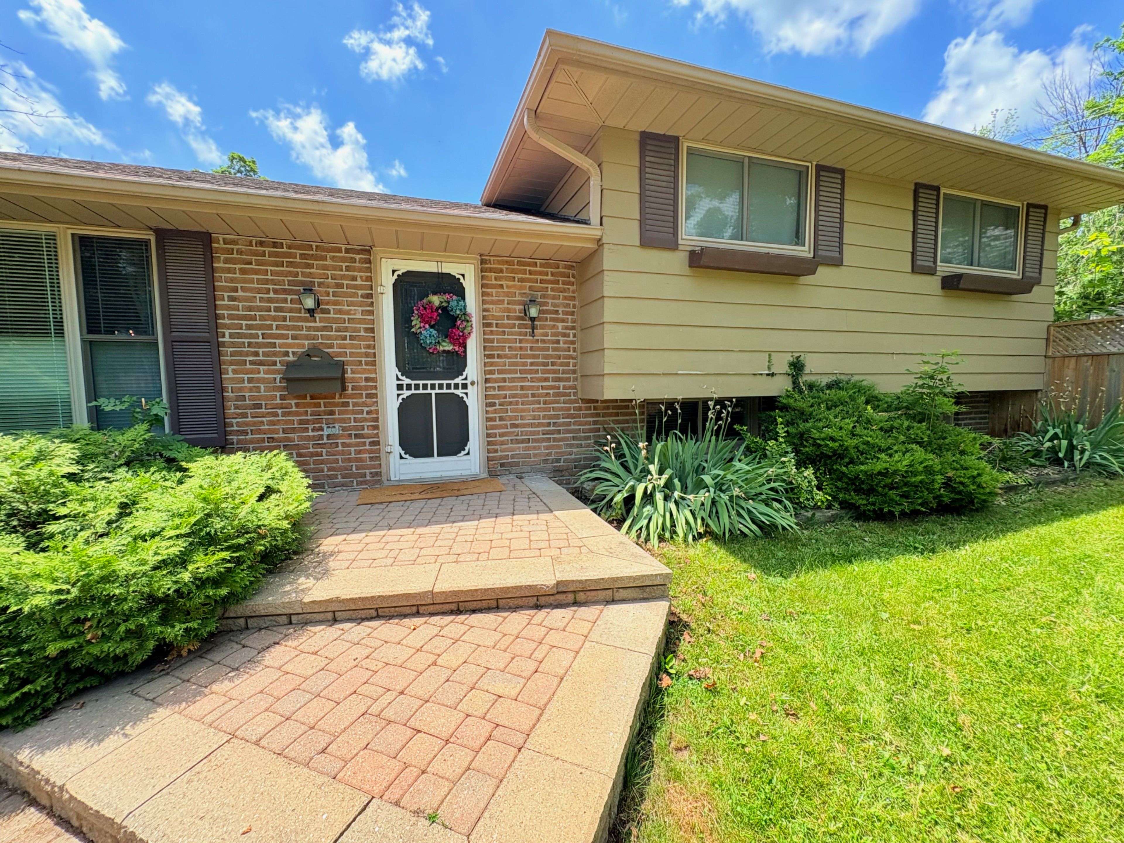 323 Lindan AVE W, Selwyn, ON K9L 1K9