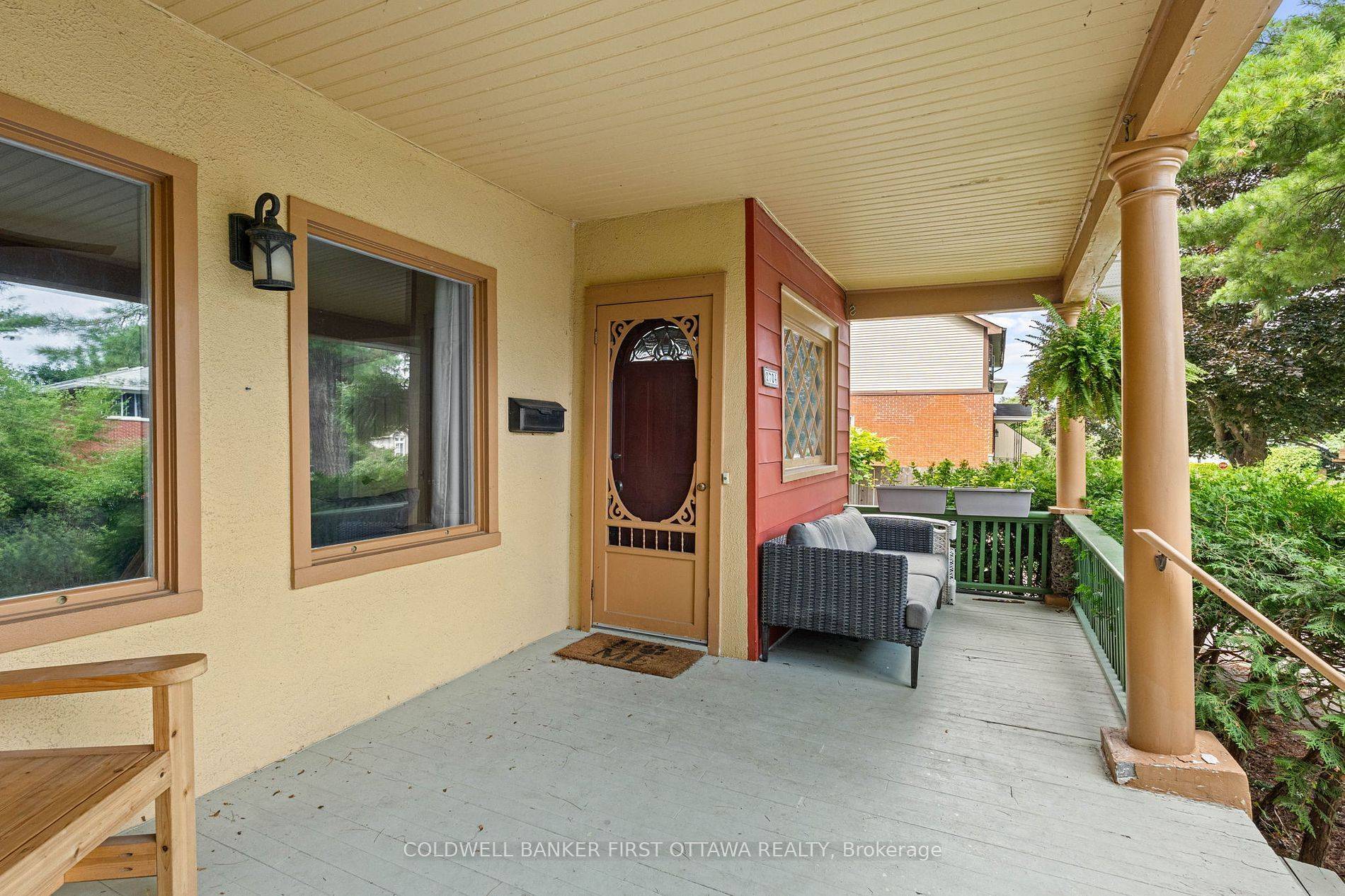 Britannia - Lincoln Heights And Area, ON K2B 6Y5,2704 DON ST