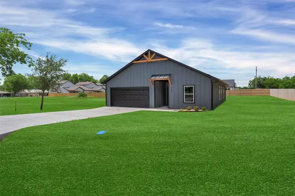 Tolar, TX 76476,309 Cedar Lane