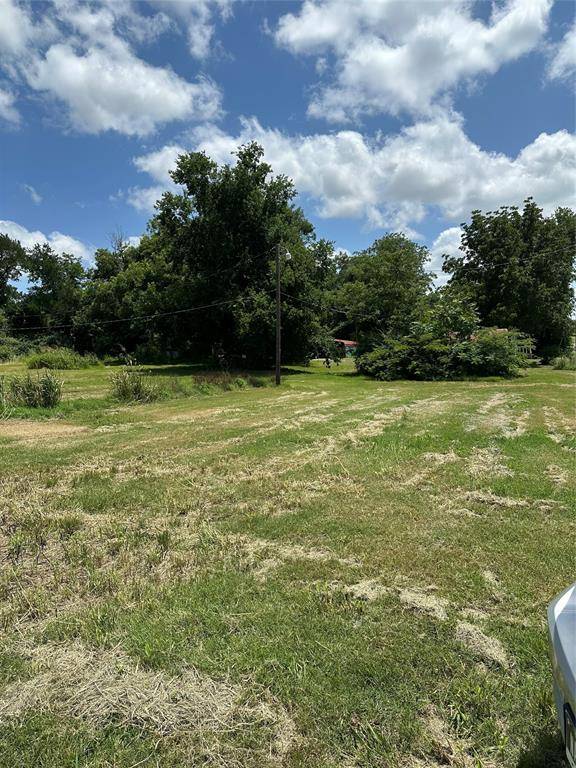1000 5th Street, Honey Grove, TX 75446
