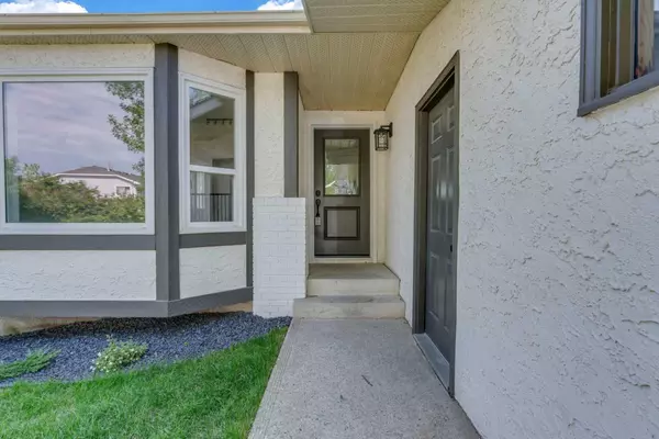 Calgary, AB T3K 3J3,56 Macewan Meadow WAY NW