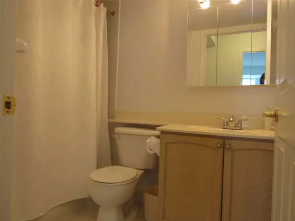 Mississauga, ON L5M 7K9,4889 Kimbermount AVE #502