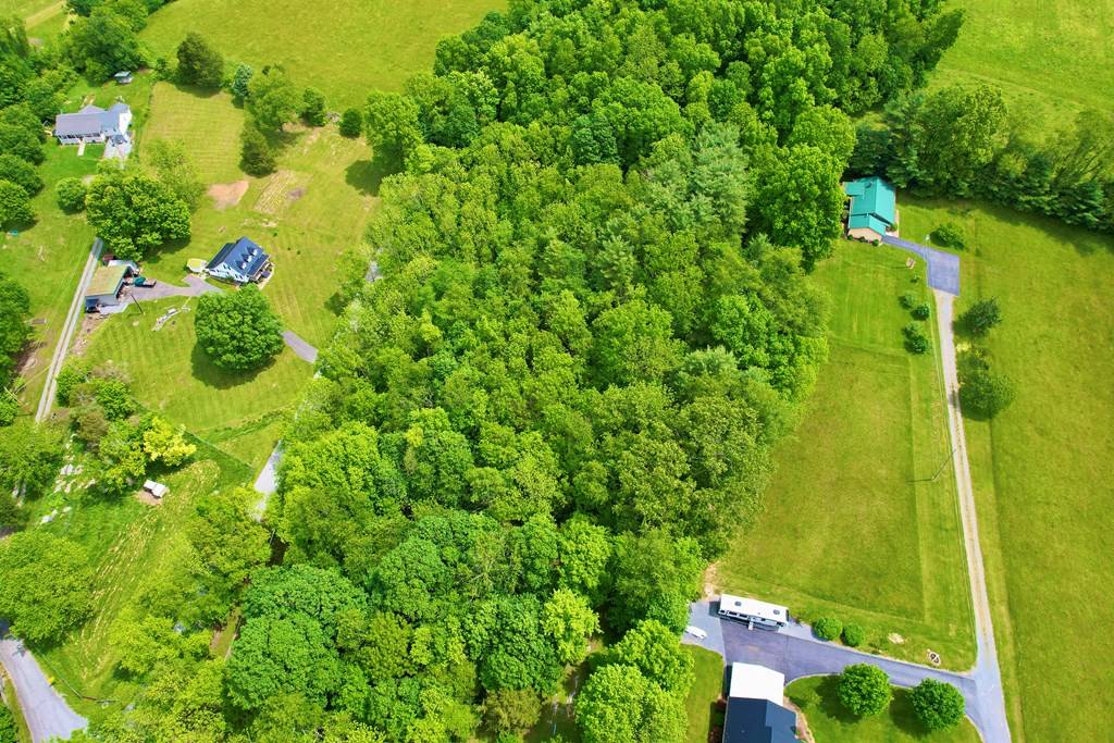 Chilhowie, VA 24319,15296 Blueberry Lane