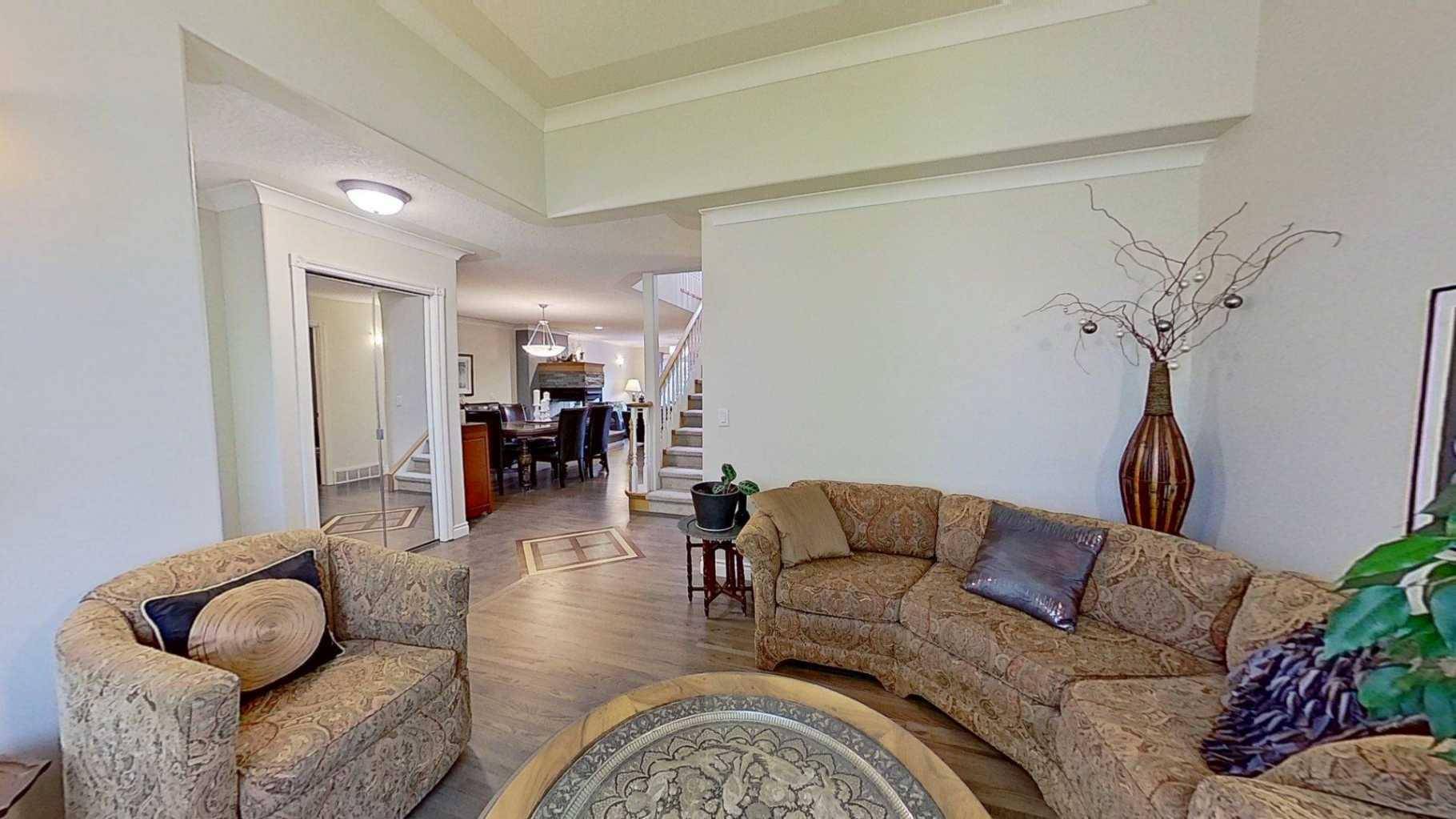 Calgary, AB T2M2J4,723 27 AVE NW