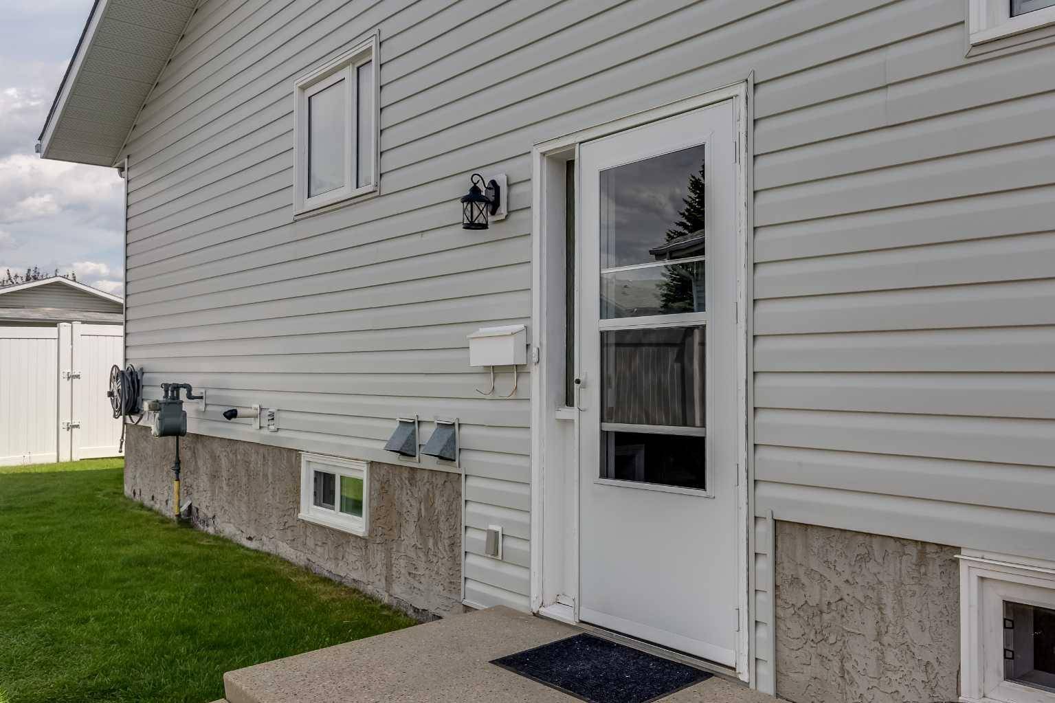 Red Deer, AB T2R 2H8,102 EXCELL ST