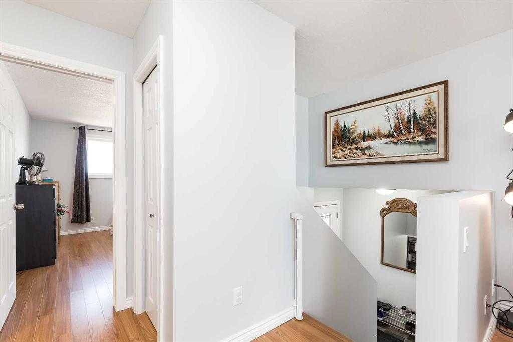 Lethbridge, AB T1K 4R2,93 Simon Fraser BLVD West