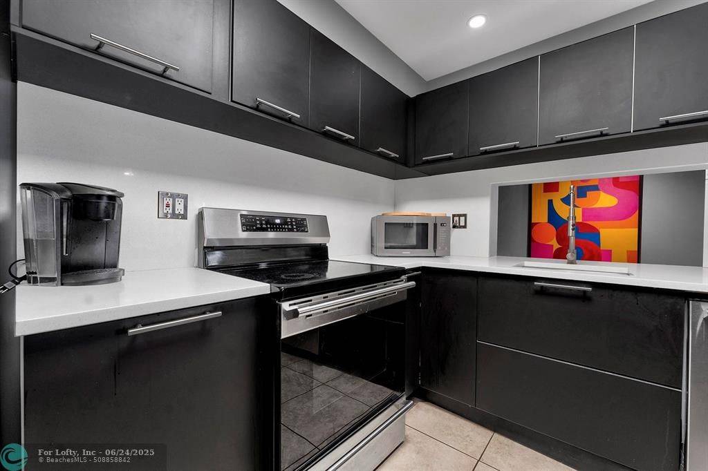 Oakland Park, FL 33309,3083 N Oakland Forest Dr #202